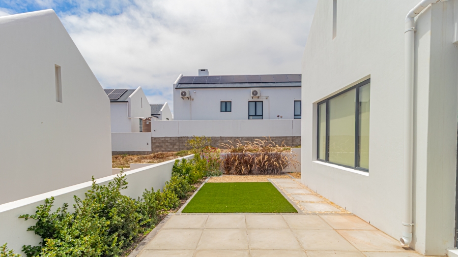 2 Bedroom Property for Sale in Middedorp Western Cape